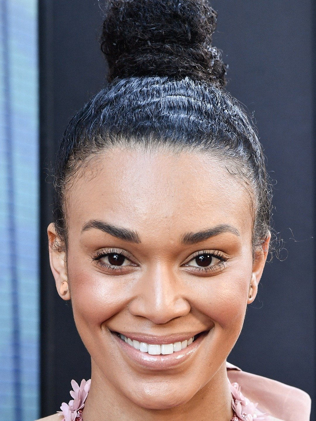 How tall is Pearl Thusi?
